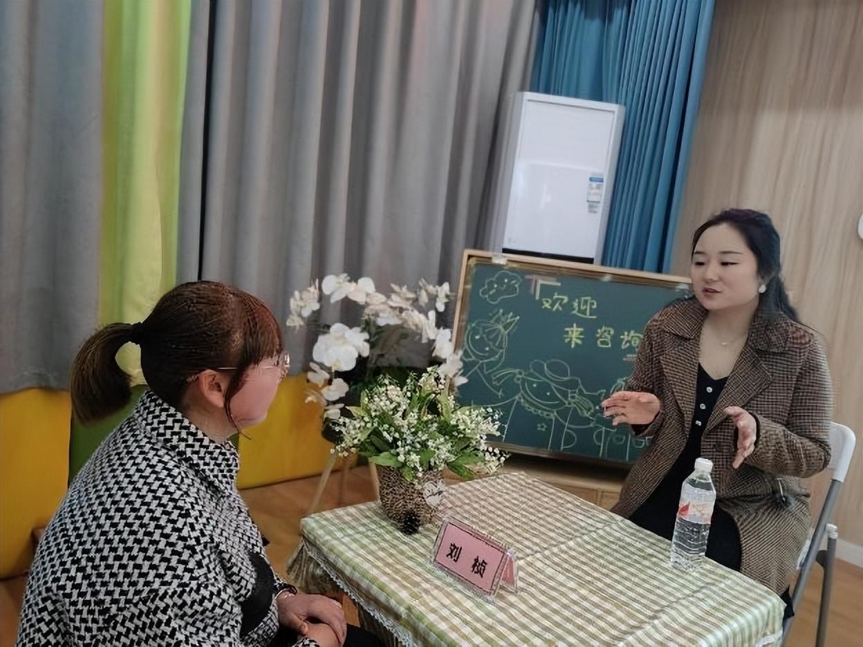 翠屏區家長學校走進菜幼，點亮科學育兒之路——家庭教育公益講座與咨詢服務同步開展
